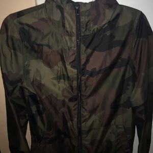 Camouflage wind breaker